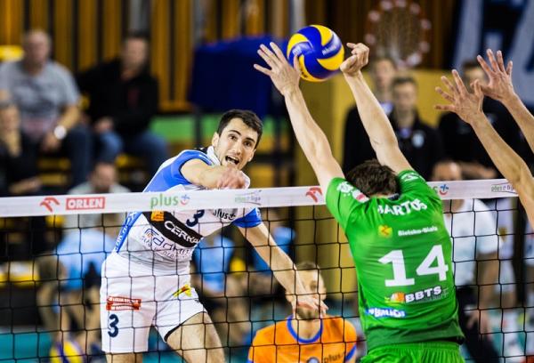 Łukasz Wiese (w ataku). Foto: wksczarni.pl