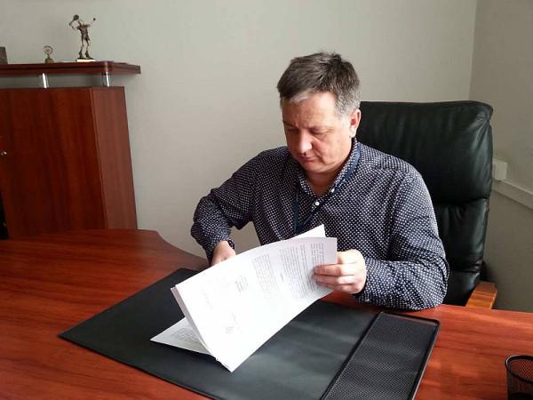 Dariusz Wójcik jako pierwszy zapoznał się z wnioskiem wojewody