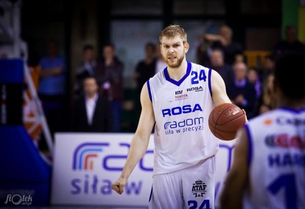 Michał Sokołowski był w tym sezonie najlepszym koszykarzem Rosy, jednak dziś w ostatniej akcji - nie
