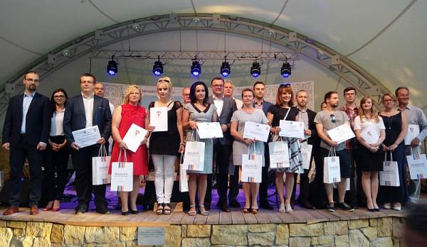 Autorzy zwycięskich projektów w muszli koncertowej, gdzie ogłoszono wyniki Budżetu Obywatelskiego 20