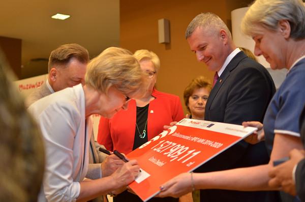 Wicemarszałek Rafał Rajkowski, podczas uroczystości wręczania grantów