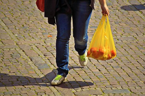 Każde zakupy zapakowane w taką torbę będą droższe o 20 groszy