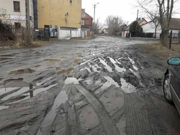 Mieszkańcy kilku radomskich ulic, gdzie - gdy zrobiło się ciepło - 