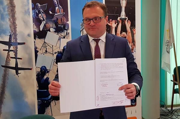Prezydent Witkowski z podpisaną umową na przebudową alei Wojska Polskiego i części ul. Żółkiewskiego