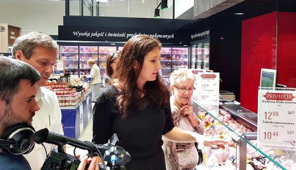 Angelique Renard zachwala produkty masarskie E.Leclerc. Mięso rozbierane jest na miejscu już od 5 ra