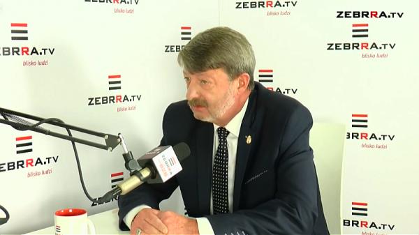 Na zdjęciu Jarosław Kowalik. Program Kontrast Plus do obejrzenia codziennie, od poniedziałku do piąt