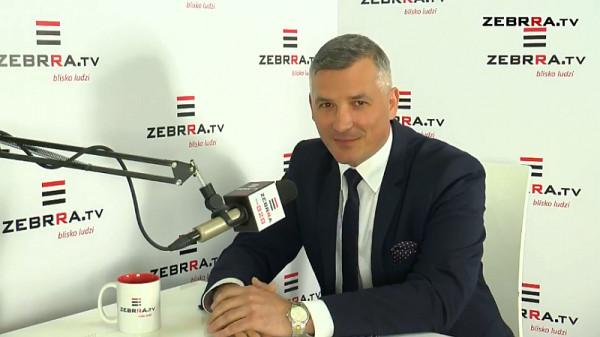 Na zdjęciu Rafał Rajkowski. Program Kontrast Plus do obejrzenia codziennie, od poniedziałku do piątk