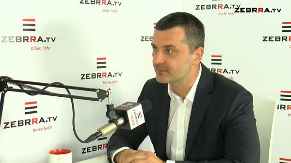 Na zdjęciu Rafał Czajkowski. Program Kontrast Plus do obejrzenia codziennie, od poniedziałku do piąt