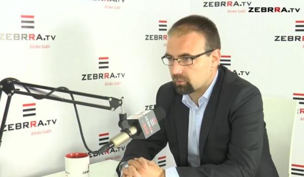 Na zdjęciu Mateusz Tyczyński. Program Kontrast Plus do obejrzenia codziennie, od poniedziałku do pią