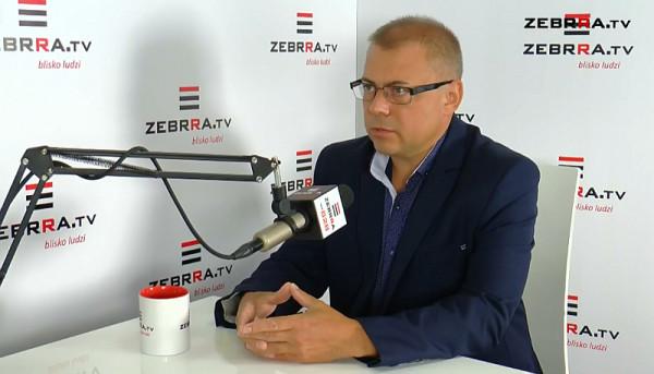 Na zdjęciu Hubert Kaczmarski. Program Kontrast Plus do obejrzenia codziennie, od poniedziałku do pią