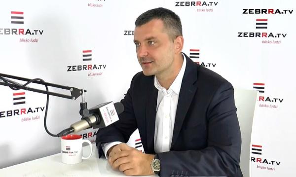 Na zdjęciu Rafał Czajkowski. Program Kontrast Plus do obejrzenia codziennie, od poniedziałku do piąt