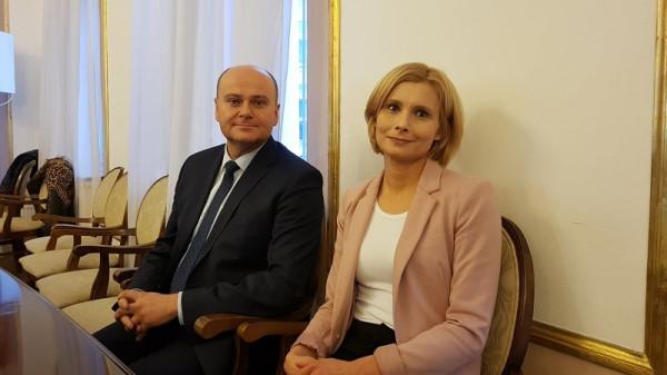 Kinga Bogusz przysłuchiwała się ostatniej sesji RM w kadencji 2014-2018 w towarzystwie posła Andrzej