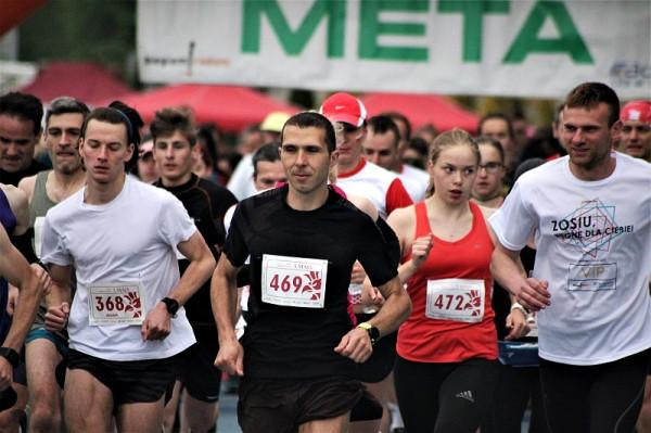 Łącznie w Biegu Konstytucji 3 Maja w Radomiu, wzięło udział około 800 osób. Foto: SW