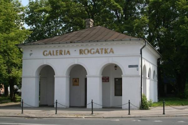 Dofinansowanie m.in. dotyczy modernizacji zabytkowego budynku Rogatki przy ul. Malczewskiego