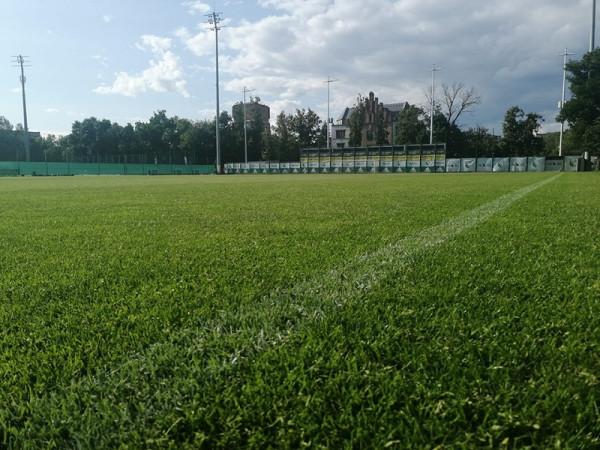 Pojedynek odbył się na bocznym boisku przy ul. Łazienkowskiej i był zamknięty dla kibiców oraz medió
