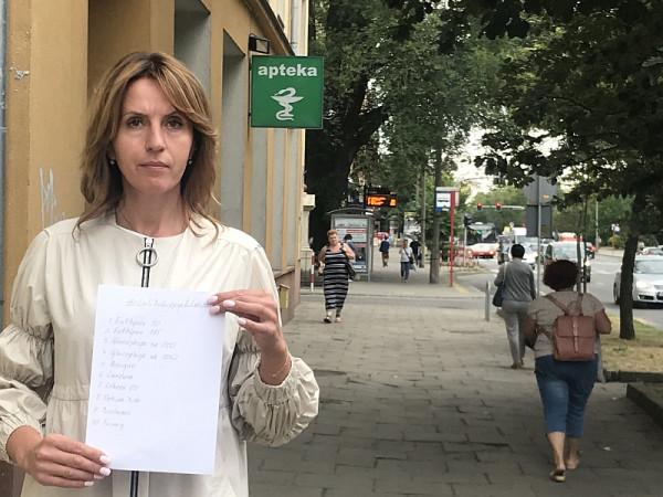 Anna Białkowska z listą leków brakujących w jednej z radomskich aptek