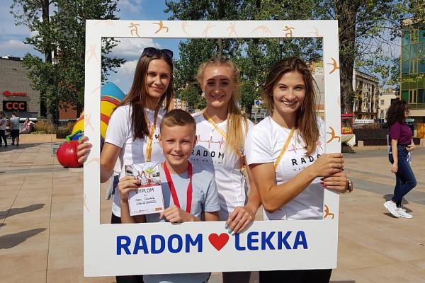 Każdy uczestnik pikniku mógł zrobić sobie zdjęcie z radomskimi mistrzyniami