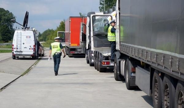 Tym razem sprawdzano czas pracy kierowców i prawidłowość działania tachografów. Ujawniono tylko jede