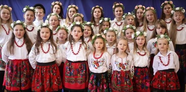 Guzowianki w towarzystwie Kapeli Bursów zaśpiewają kolędy i pastorałki