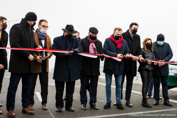 W oficjalnym otwarciu alei Wojska Polskiego, oprócz prezydenta i jego zastępców, wzięli udział m.in.