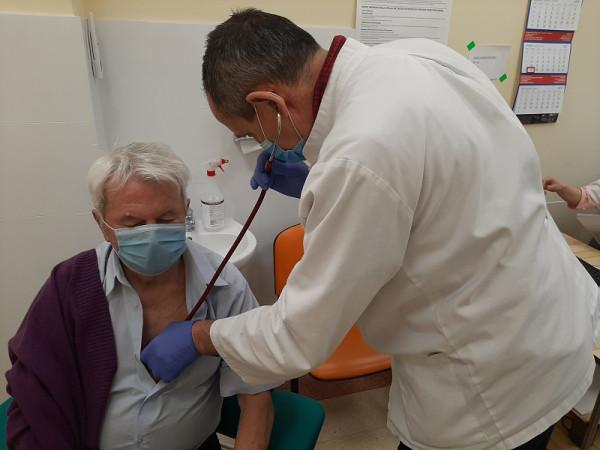 W sumie w ciągu najbliższych kilku dni szczepionkę przeciwko koronawirusowi przyjmie w RSzS prawie t