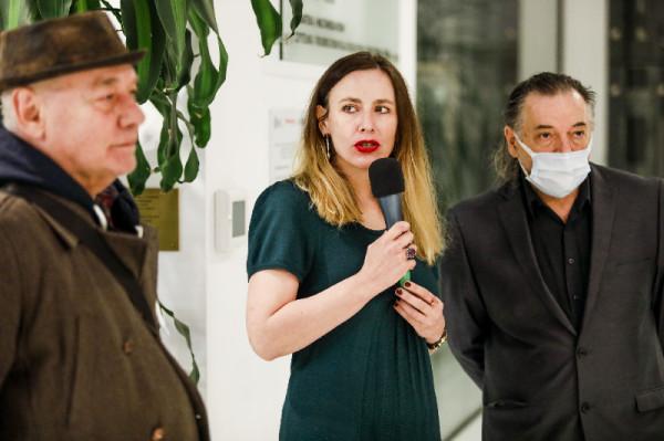 Od lewej Ryszard Waśko oraz kuratorzy Łucja Waśko i Andrzej Paruzel. Foto: Marcin Kucewicz