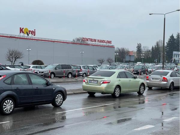 Na zakupy, na Korej ściągają tłumy z całego miasta i nie tylko