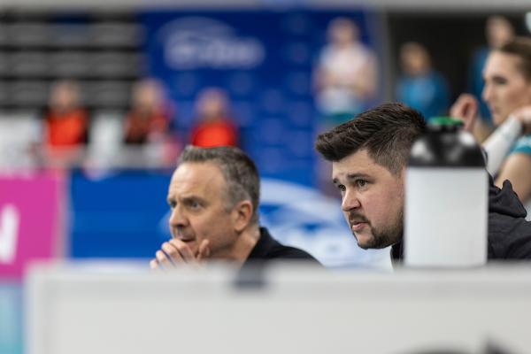 Jakub Głuszak z prawej strony. Po lewej Micoli