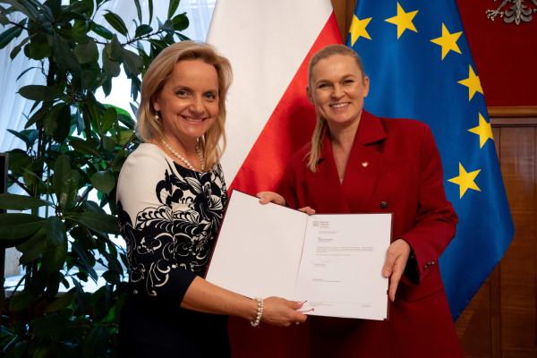 Wioletta Krzyżanowska (po lewej) z Barbarą Nowacką