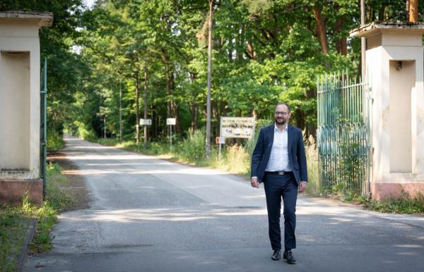 Burmistrz Miśkiewicz na terenie sprzedanej działki
