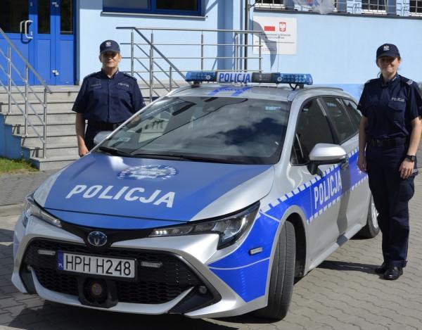 Z lepej asp. Marlena Skórkiewicz, a praweji sierż. szt. Kamila Bednarczyk