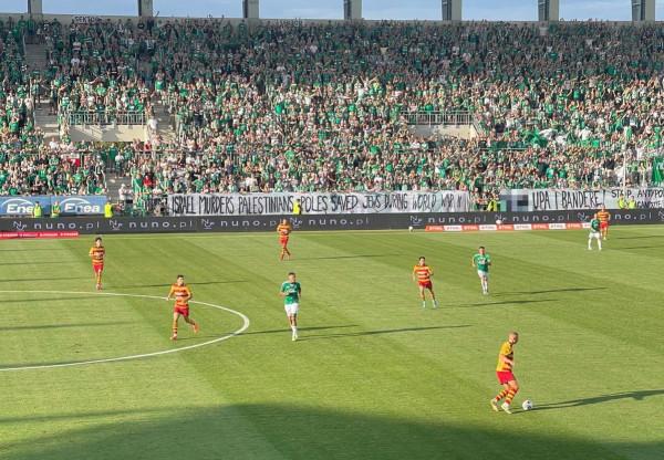 Transparenty ma meczu Radomiak - Jagiellonia