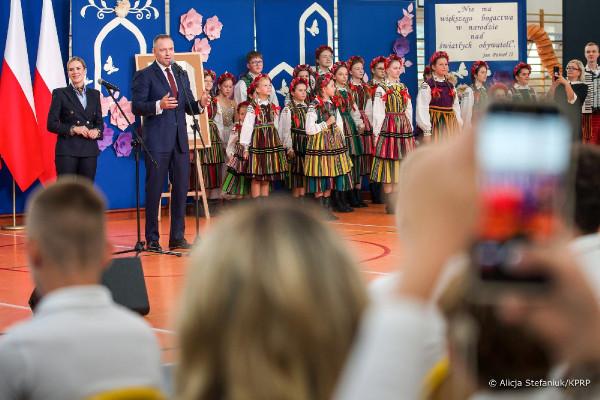 Prezydent Karol Nawrocki w szkole w Wolanowie