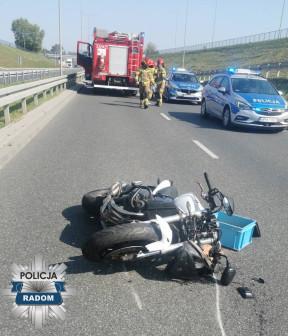 Rozbity motocykl po uderzeniu w tył Forda