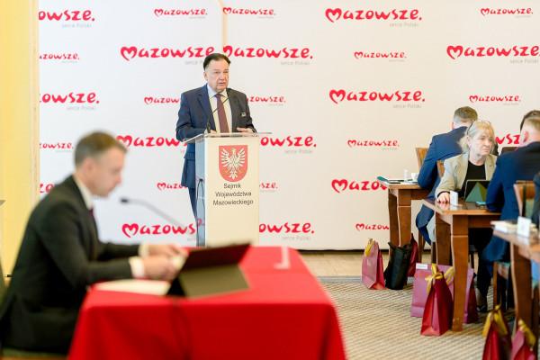 Marszałek Adam Struzik podczas obrad sejmiku