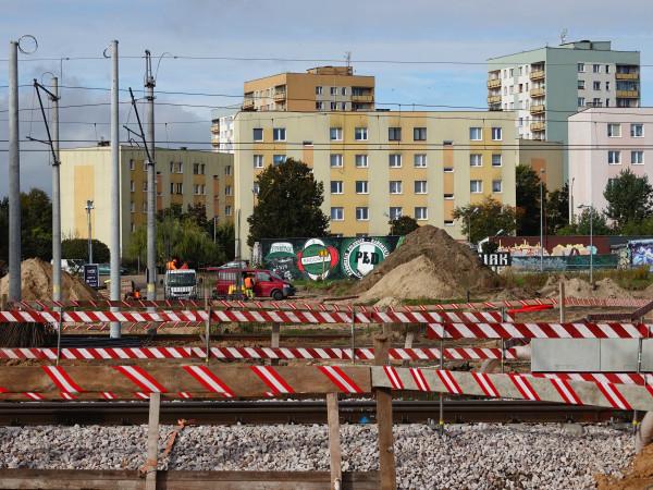 W porównaniu do wielu innych przystanków, Radom Południowy zlokalizowano w bezpośrednim sąsiedztwie 