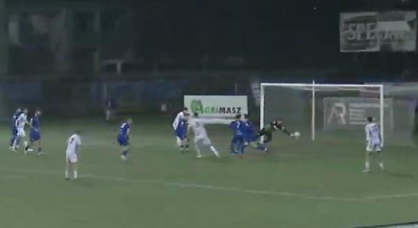 Moment straty gola przez Broń