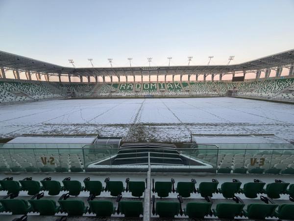 Stadion Radomiaka na razie jeszcze w zimowej scenerii 