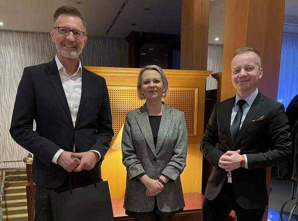 Od lewej: Krzysztof Blau,  Dominika Dębska-Cieślik, Emil Jaskulski