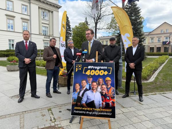 Jarosław Dąbrowski, pierwszy z lewej. W środku Cezary Brymora i Jan Szyszko. Z prawej Marek Puk