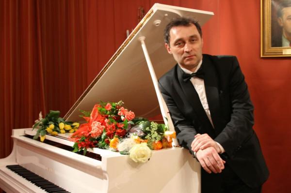 Robert Grudzień świętuje jubileusz 40-lecia pracy artystycznej
