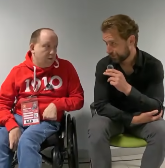 Adam Dziennikarz Sportowy i trener Tomasz Kaczmarek