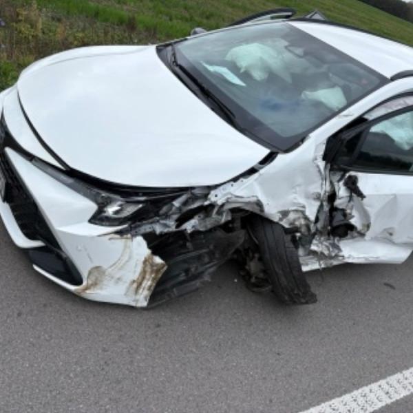 Toyota rozbita w kolizji w Dębniaku