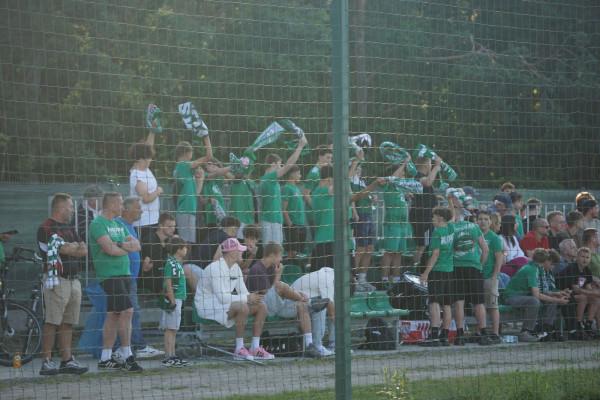 Kibice rezerw Radomiaka, na stadionie Akademii na Koniówce