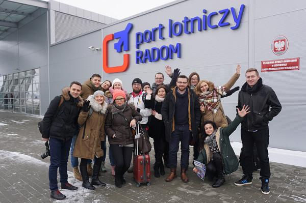 Blogerzy przed wylotem z Radomia do Pragi
