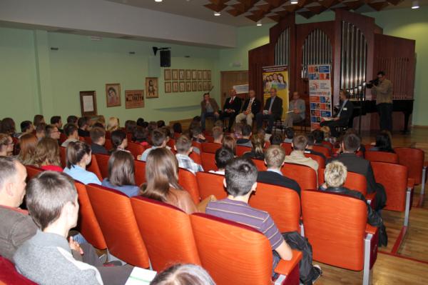 Jedna z debat z radnymi zorganizowana przez Parlament Młodzieży Radomia
