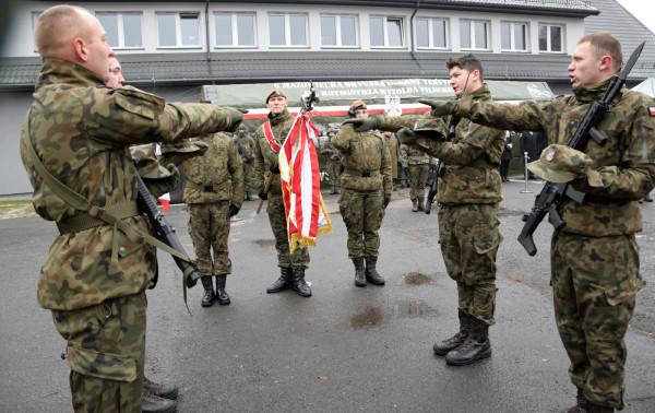 Kolejni terytorialsi w 6MBOT uroczystą przysięgę wojskową złożyli w sobotę, 3 grudnia w Książenicach