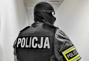 Policjant w kominiarsce