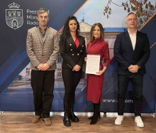 Od lewej: przedstawiciel firmy Zbig-Bet, Dorota Paszkowska, Katarzyna Kalinowska, Łukasz Kuna