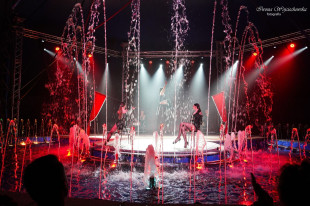 Cyrk na wodzie – Imperial Show w Radomiu. Namiot cyrkowy z 20. tonami wody stanie nad zalewem Borki